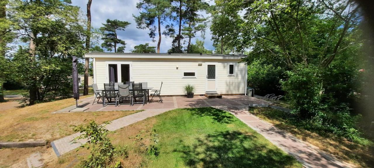 Chalet Op Bosrijk Familiepark Raalte Exterior foto